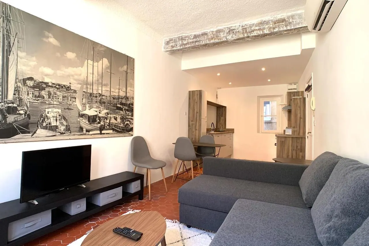 Atypical 1 Bedroom Appartment In Rue Fourmilliere Antibes