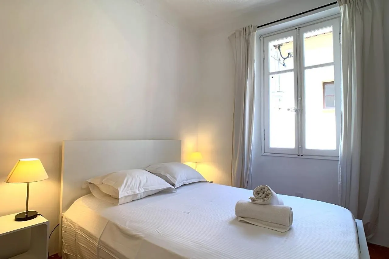 Apartment Atypical 1 Bedroom Appartment In Rue Fourmilliere Antibes France