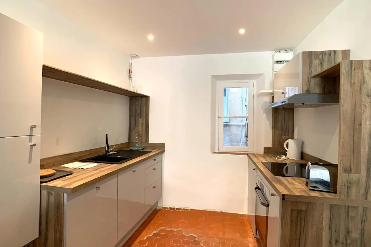 Atypical 1 Bedroom Appartment In Rue Fourmilliere Antibes 0*,